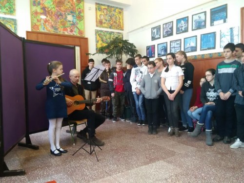 Petőfi iskola Molnár Rózsa és Molnár Miklós zenél